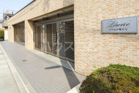 18/22 エントランス