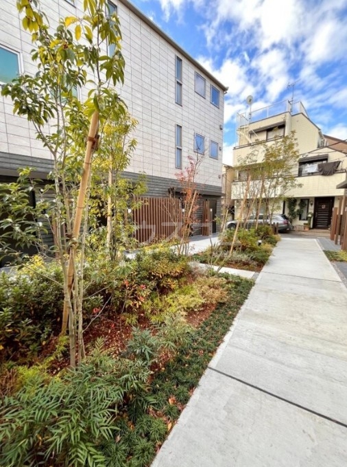 21/28 エントランス