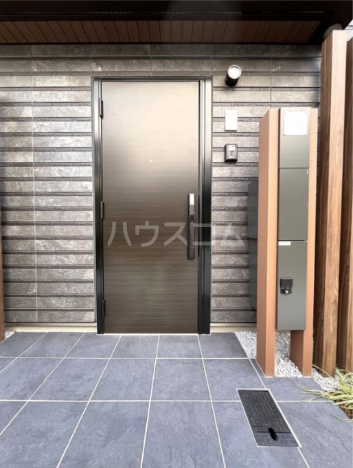 23/30 エントランス