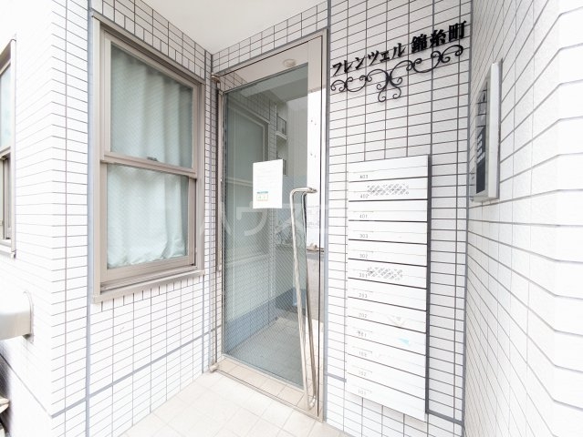 26/28 エントランス