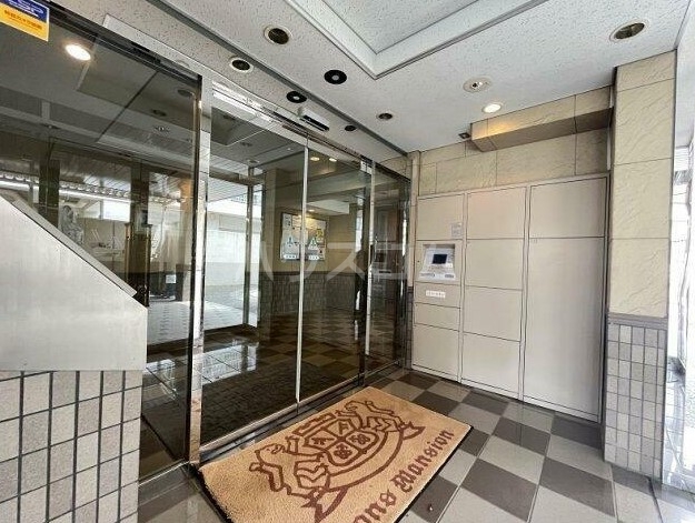 19/26 エントランス