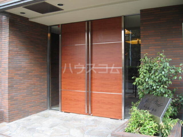 8/10 エントランス