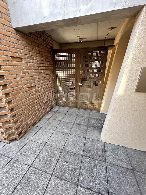 14/19 エントランス