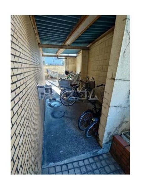 16/17 エントランス