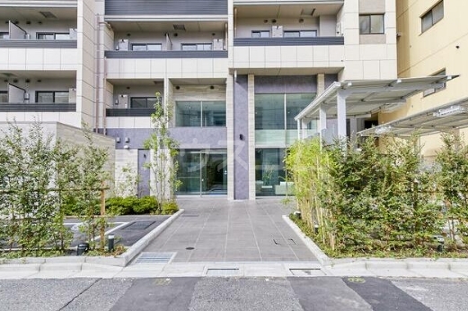 16/26 エントランス