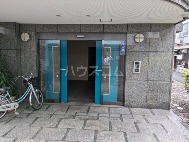 25/27 エントランス