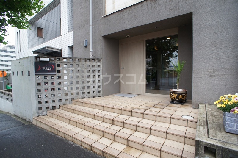 18/28 エントランス