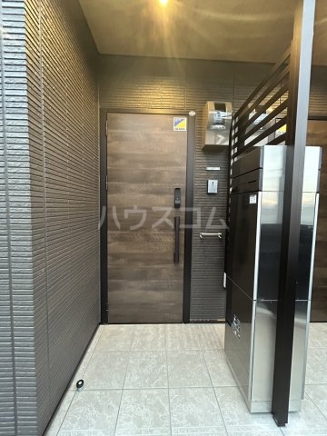 18/27 エントランス