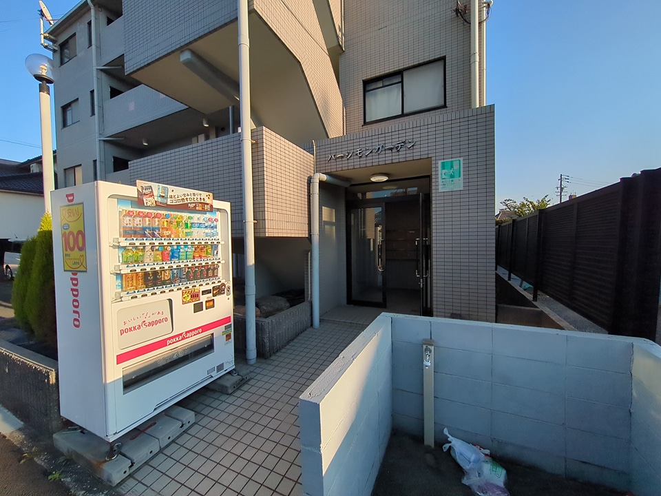 21/30 エントランス