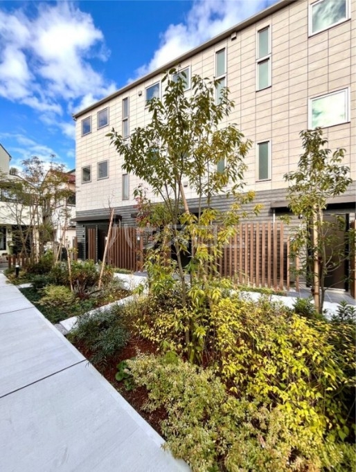 24/30 エントランス