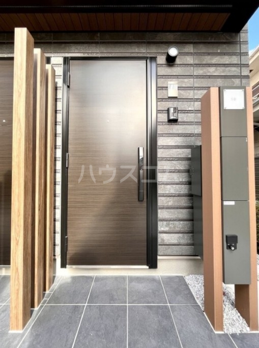 25/30 エントランス