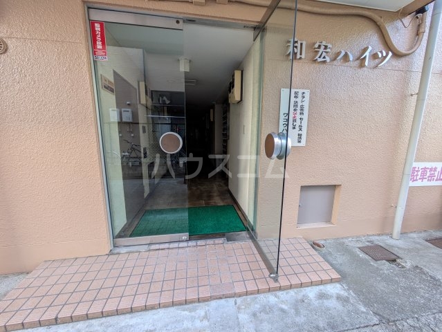 24/30 エントランス