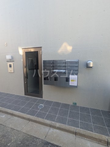 18/27 エントランス