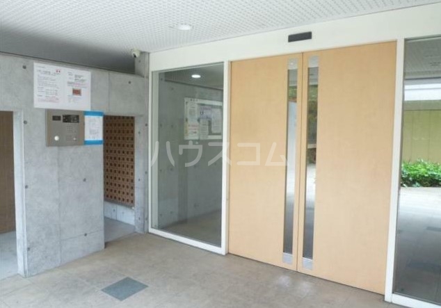 17/27 エントランス