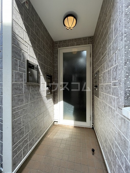 20/21 エントランス