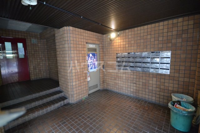 16/25 エントランス