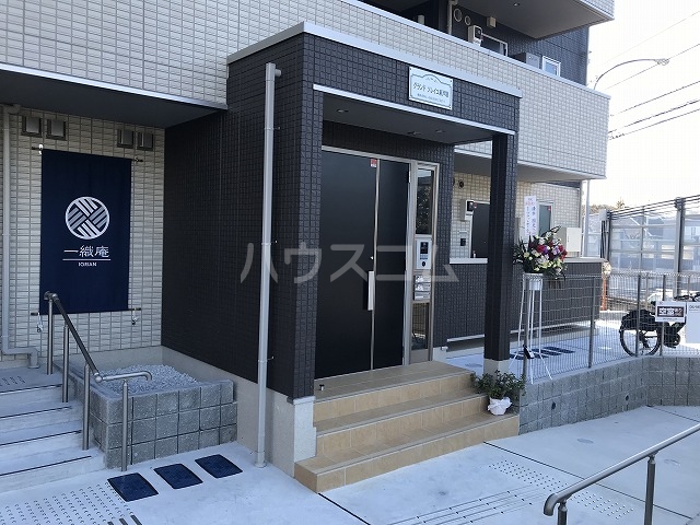 21/25 エントランス