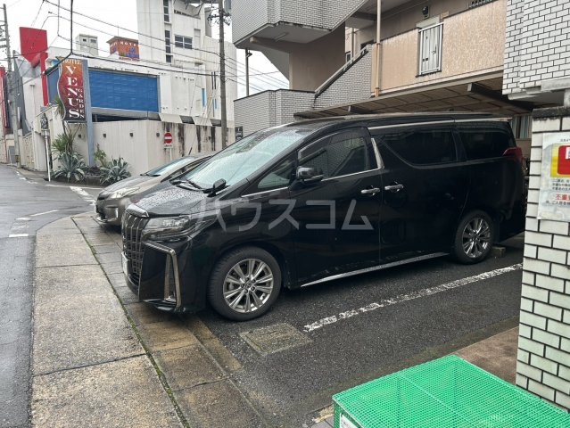 27/30 駐車場