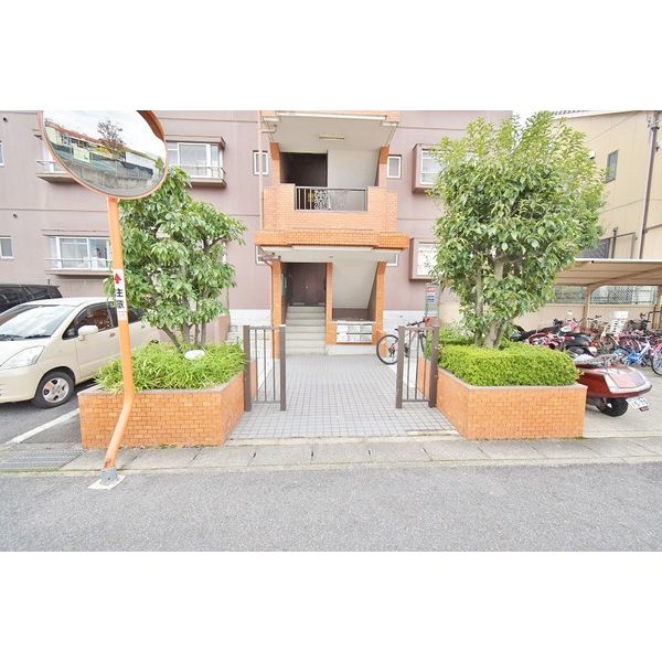 18/28 エントランス