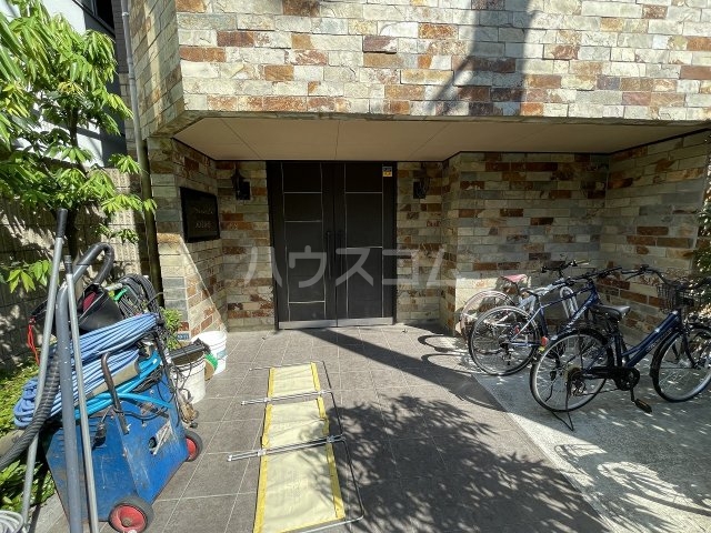 19/23 エントランス