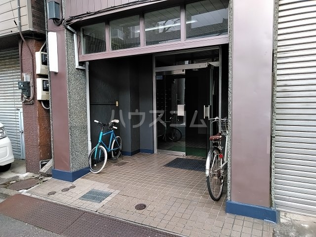 26/30 エントランス
