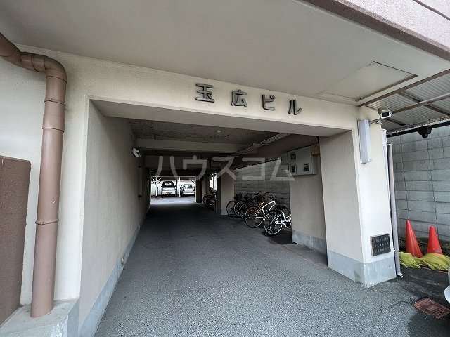 23/30 エントランス