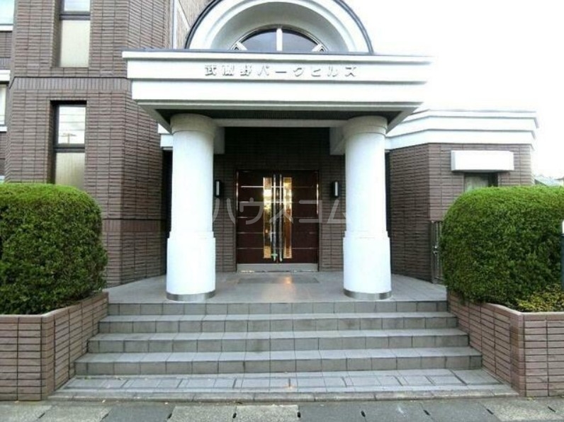 26/30 エントランス