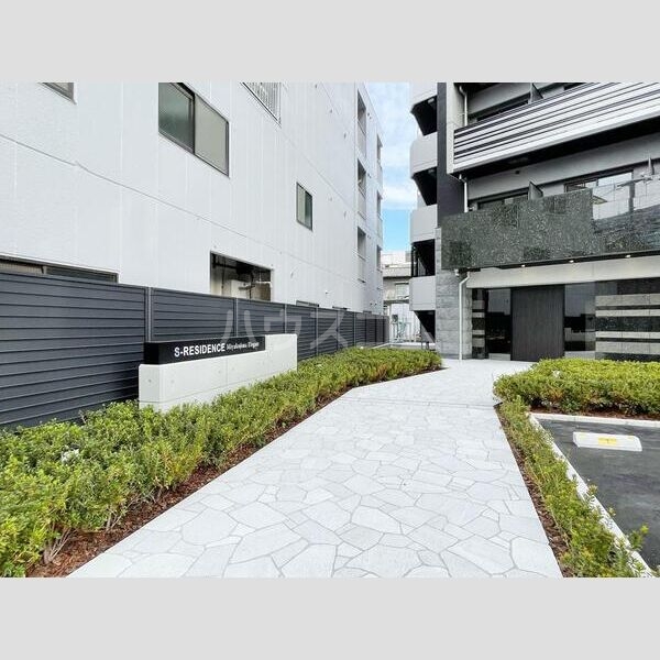 18/29 エントランス