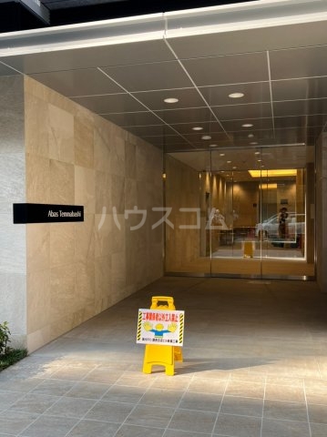 23/30 エントランス