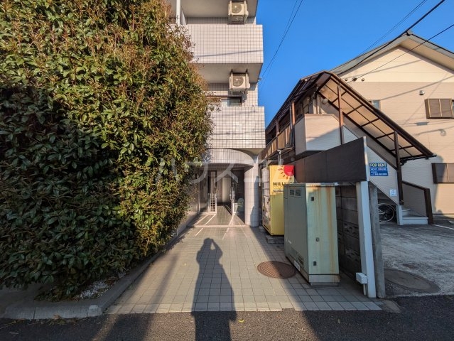 21/30 エントランス