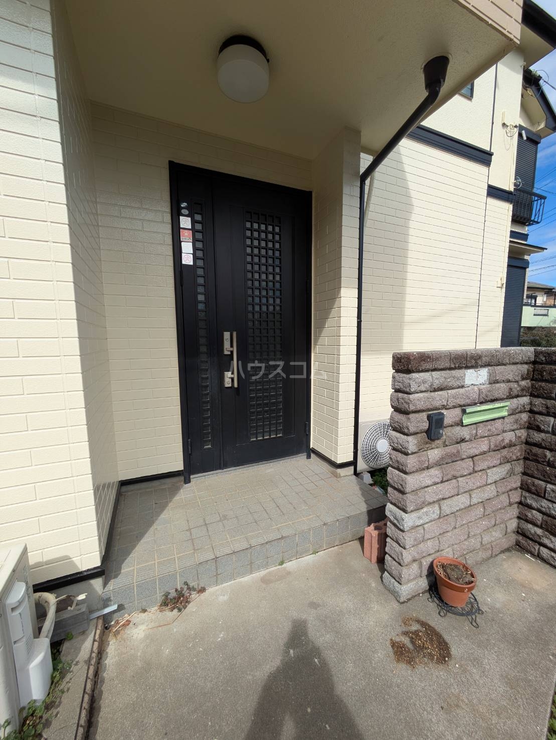 28/30 エントランス