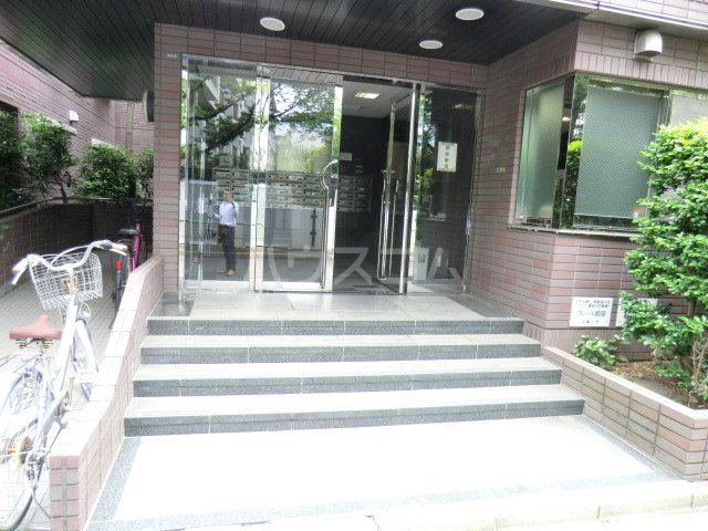 21/30 エントランス