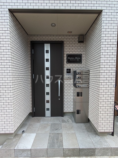 22/27 エントランス