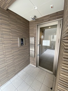 28/30 エントランス