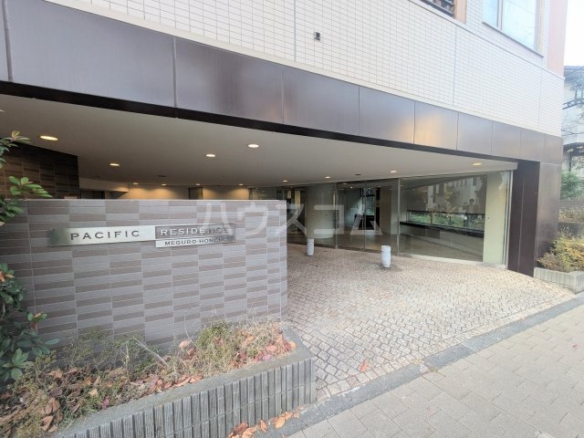 21/30 エントランス