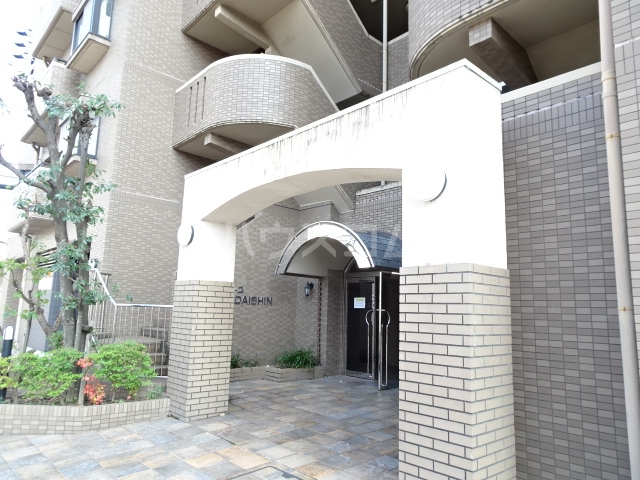 28/30 エントランス