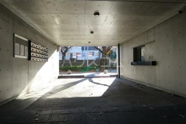 13/22 エントランス