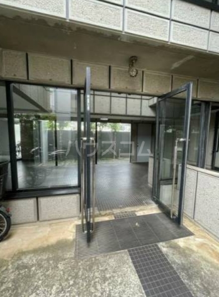 22/22 エントランス