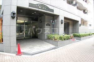 21/30 エントランス