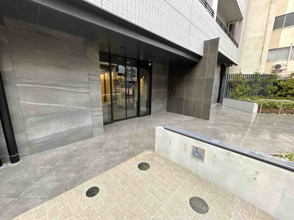 22/30 エントランス