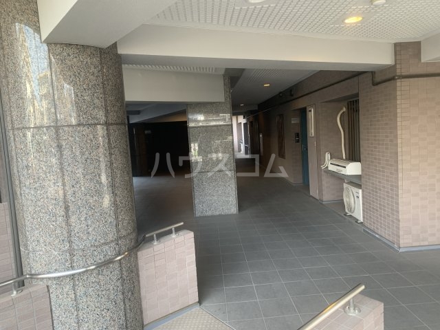 18/21 エントランス