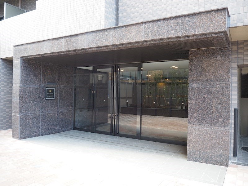 22/23 エントランス