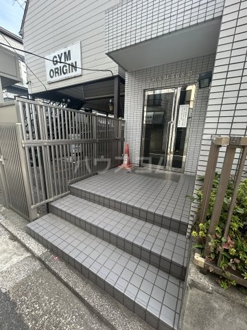 27/30 エントランス