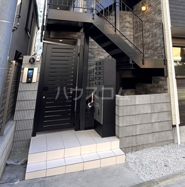 20/21 エントランス