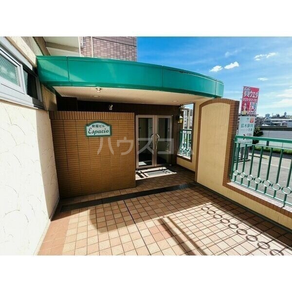 19/27 エントランス