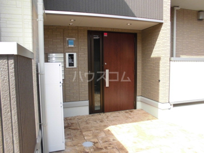 24/30 エントランス