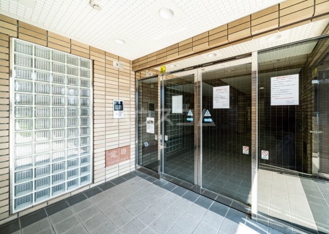 16/17 エントランス