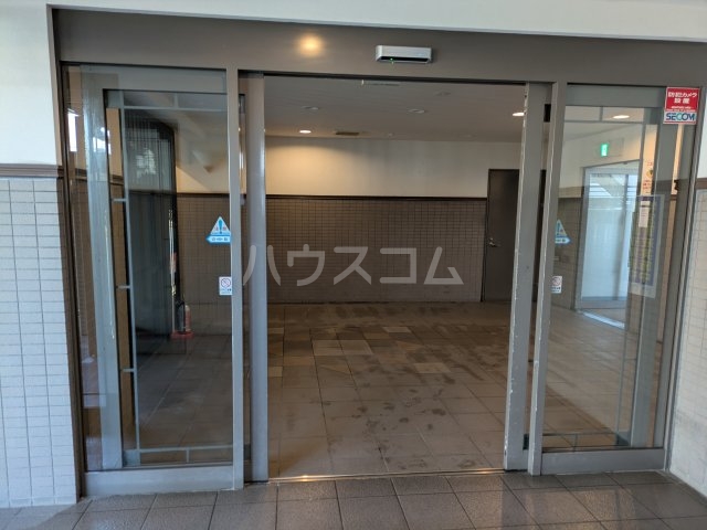 25/27 エントランス