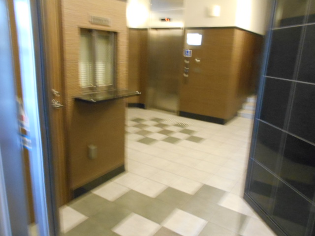 22/27 エントランス