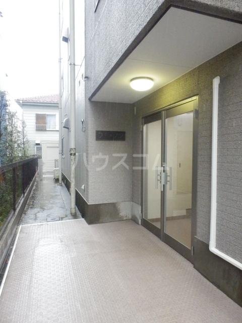 19/27 エントランス